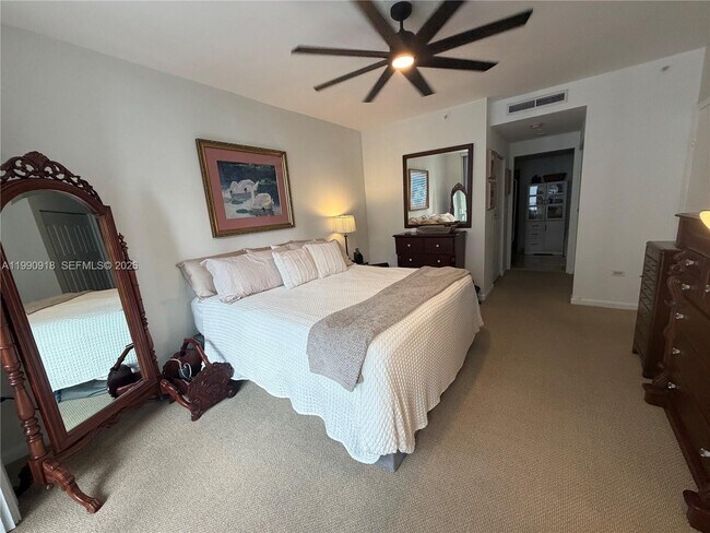 Building Photo - 801 Brickell Key Blvd