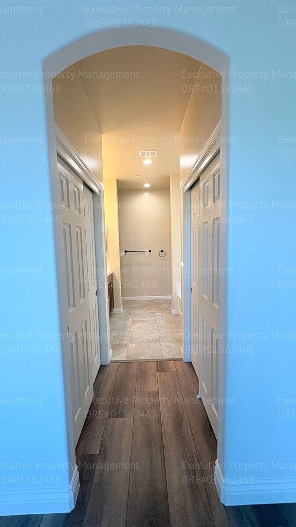 Building Photo - 3 bedroom 2 bathroom home located in a cul- de- sac in a Southwest Bakersfield neighborhood