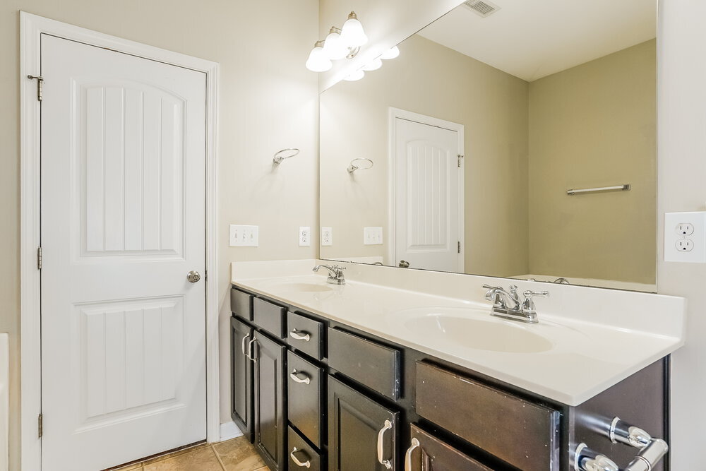 Building Photo - 636 Smith Ridge Way