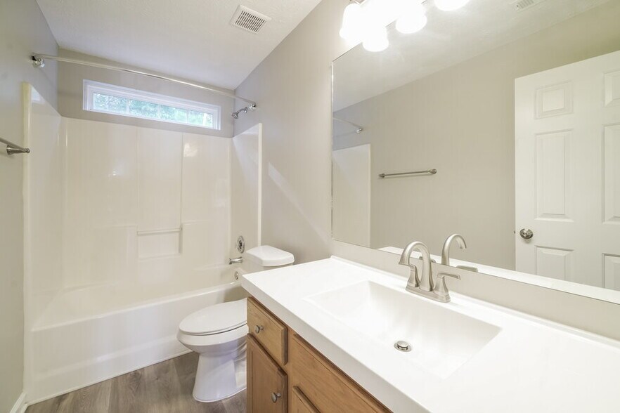Building Photo - 128 Oak Grove Pl