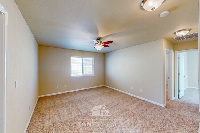 Building Photo - "Cozy" Meets "Modern": 3-Bedroom Home with Dreamy Front Porch Retreat!