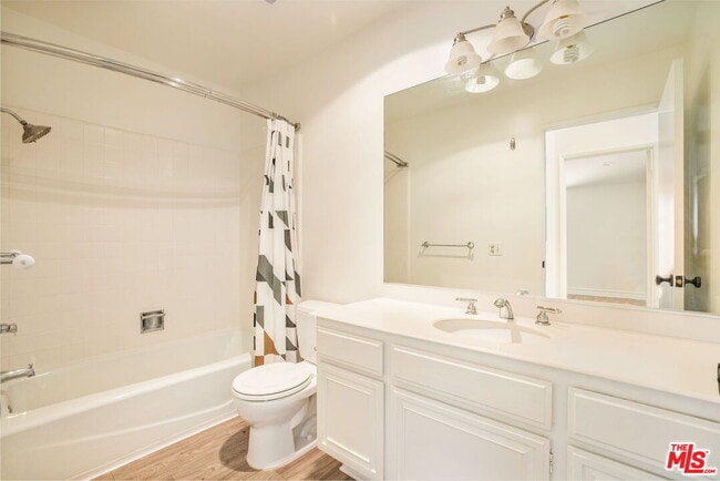 Building Photo - 1559 Palisades Dr
