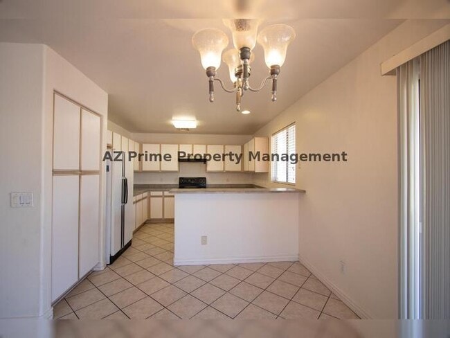 Building Photo - 13002 W Paradise Dr