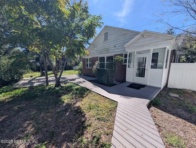 Building Photo - 1429 Azalea Dr