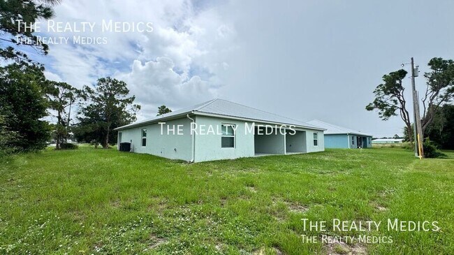 Building Photo - 4167 Hammock Rd