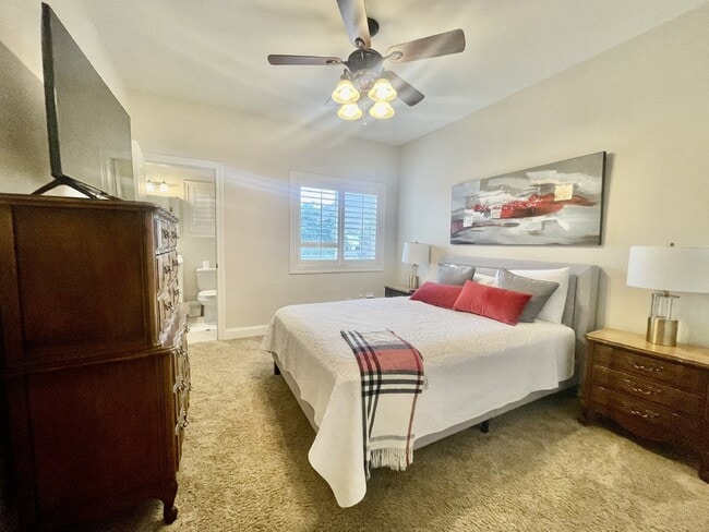 Building Photo - Luxurious 5-Bed, 4-Bath Fully Furnished Home in Henderson-