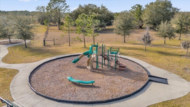 Building Photo - 591 Steerview St