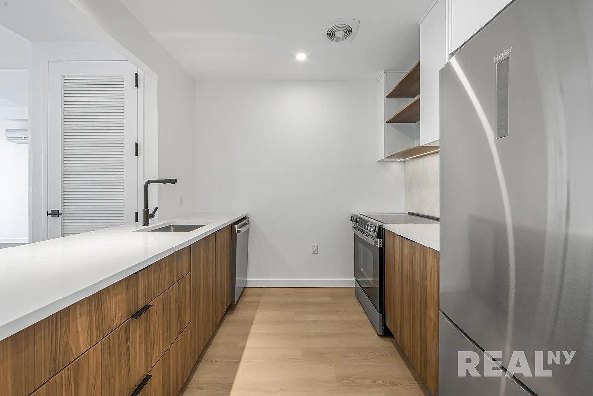 Building Photo - 953 Dean St