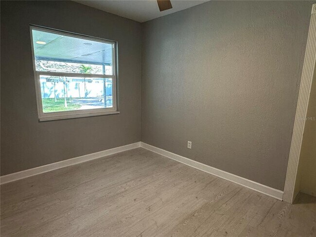 Building Photo - 9 N Aurora Ave