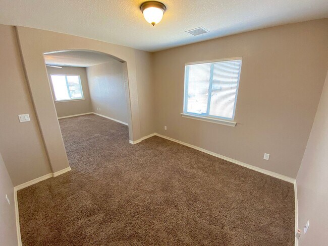 Building Photo - East El Paso LARGE 4bed/2.5bath Refrig A/C!