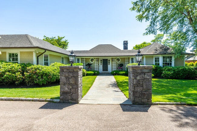 Building Photo - 3 Barclay Sq