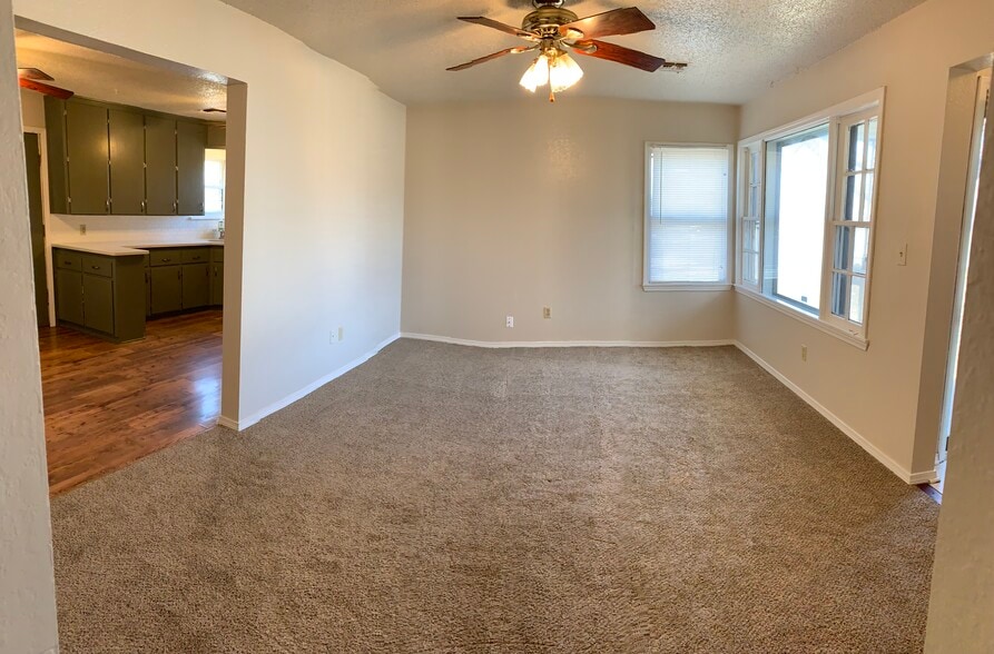 Building Photo - 4509 N Rockwell Ave