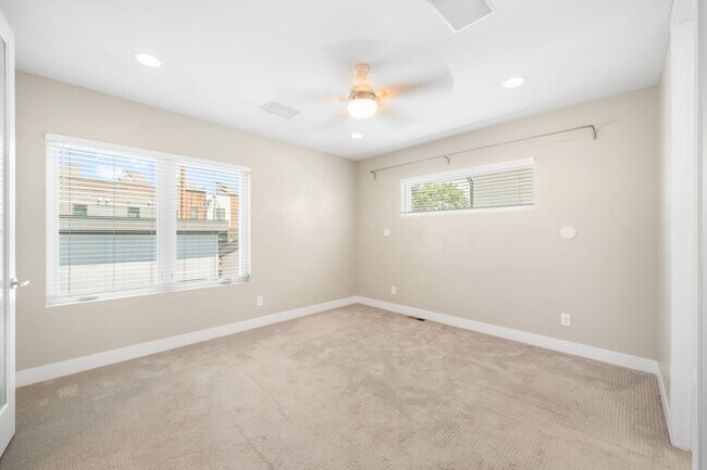 Building Photo - 3BD, 4BA Sunnyside Home With Office and Rooftop Deck