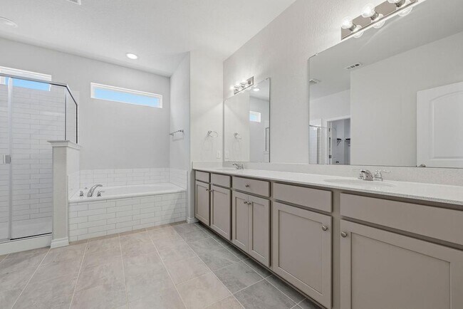 Building Photo - 245 Leeland Dr
