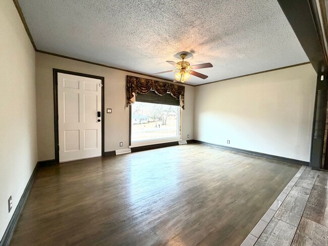 Building Photo - 2811 Thrush Dr