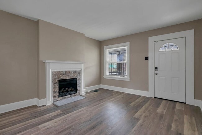 Building Photo - 618-620 Lilley Ave