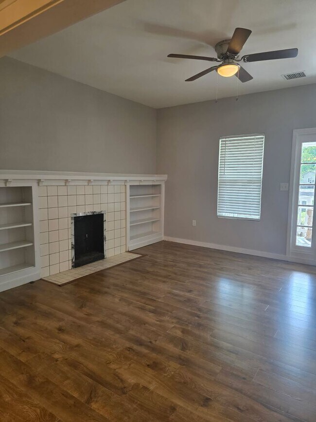 Building Photo - Step into this updated 4-bedroom, 2-bath home ideally situated in the heart of Sand Springs.