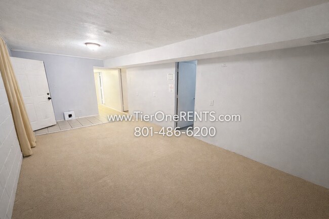 Building Photo - **MOVE IN SPECIAL** Half off first month's rent