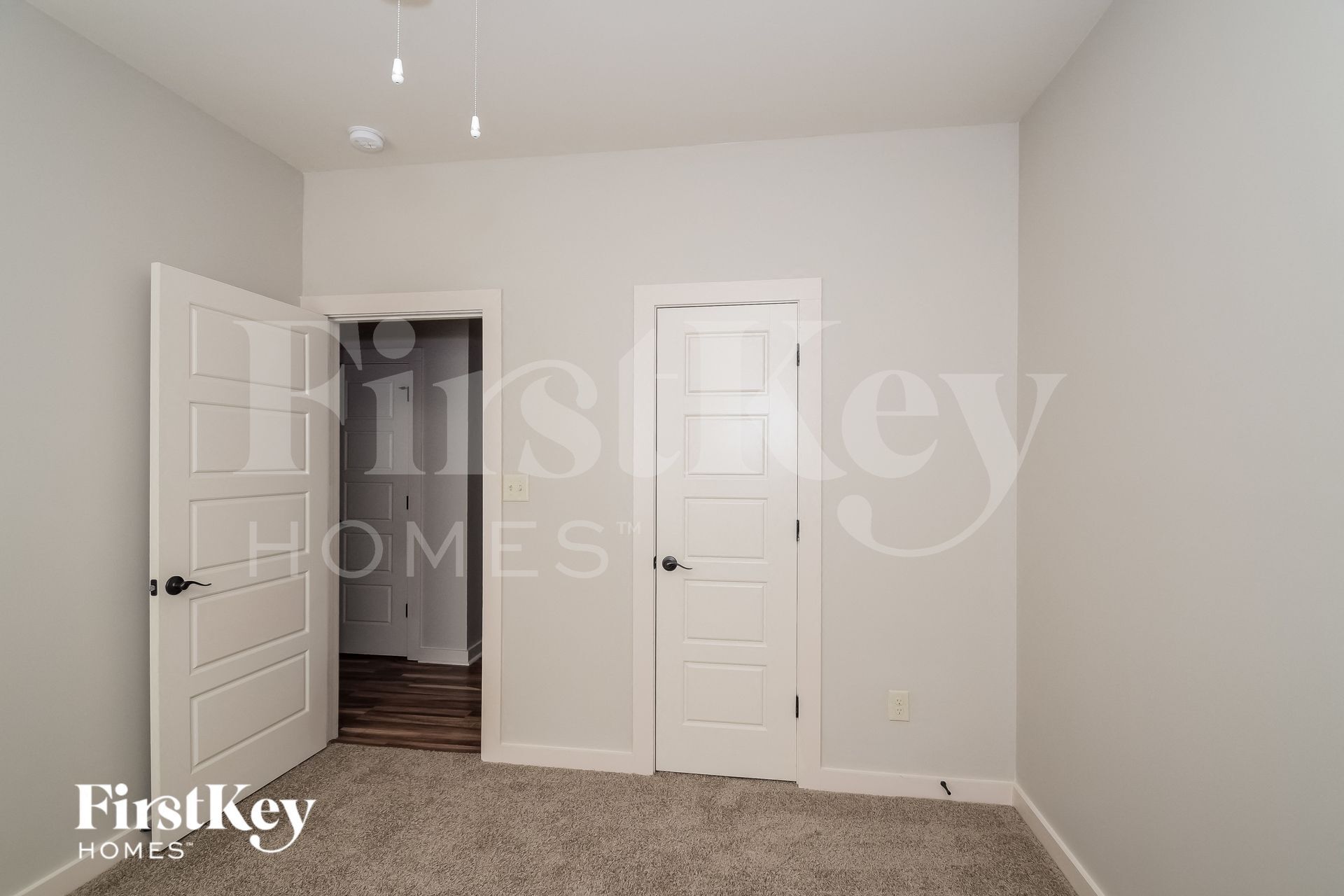 Building Photo - 810 Hawthorn Ln