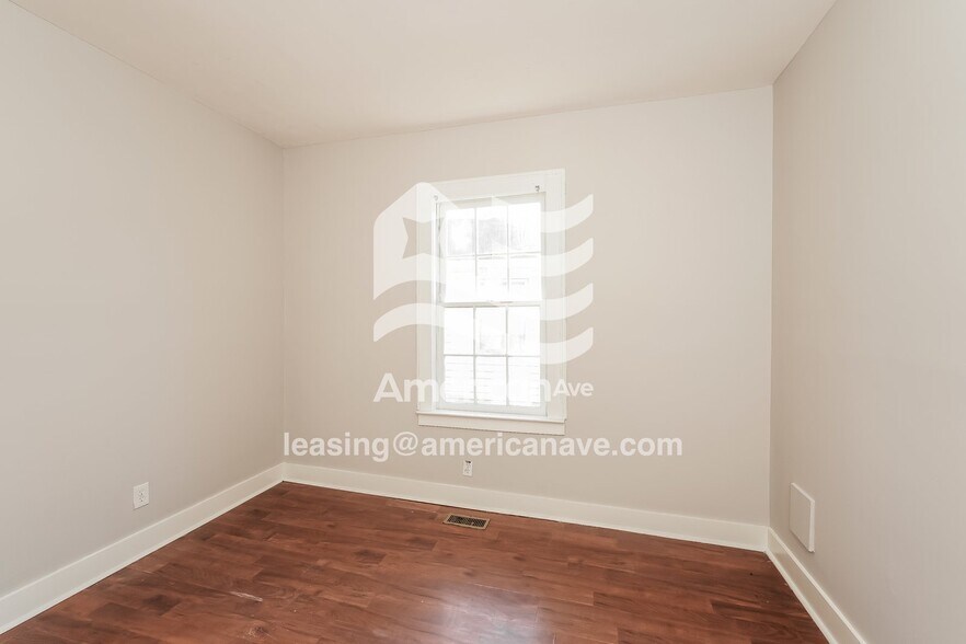 Building Photo - 3260 Balsam Ave SW