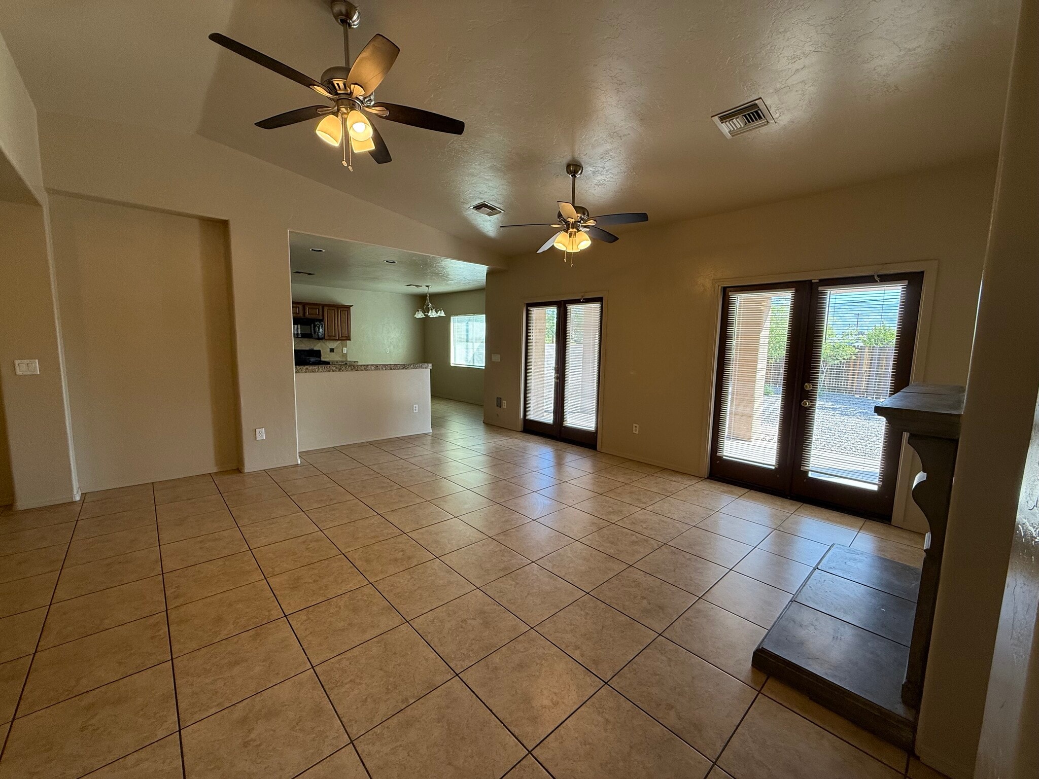 Building Photo - 809 E Seneca St