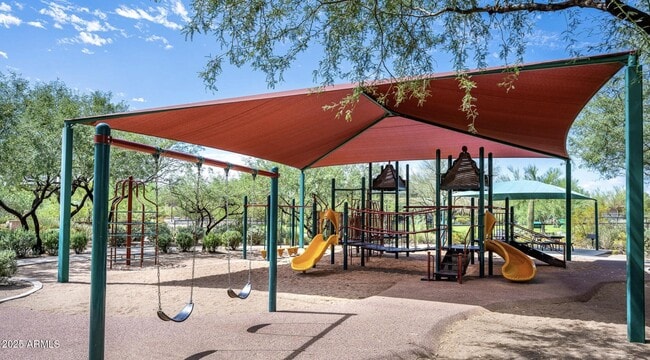 Building Photo - 2025 W Calle Del Sol