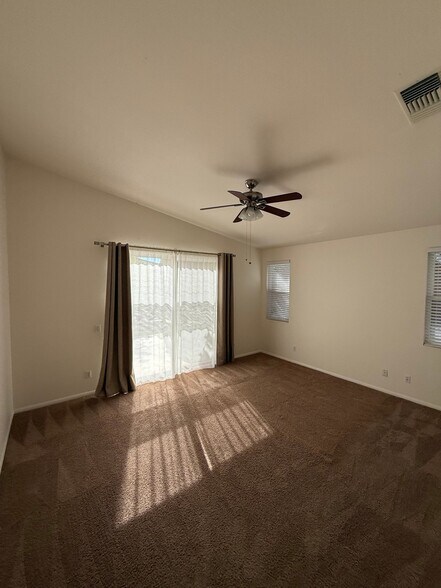 Building Photo - 556 Rocking Horse Dr