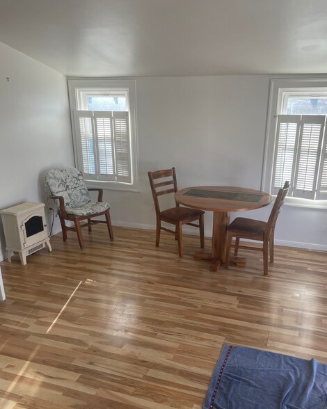 Building Photo - 502 S Clementine St