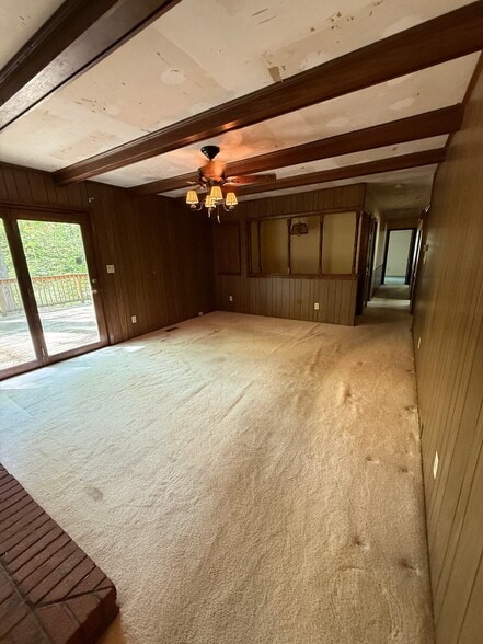 Building Photo - 1009 Temple St