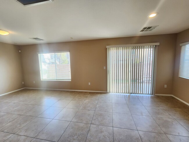 Building Photo - Charming 4-Bedroom Home in Las Vegas – Fre...