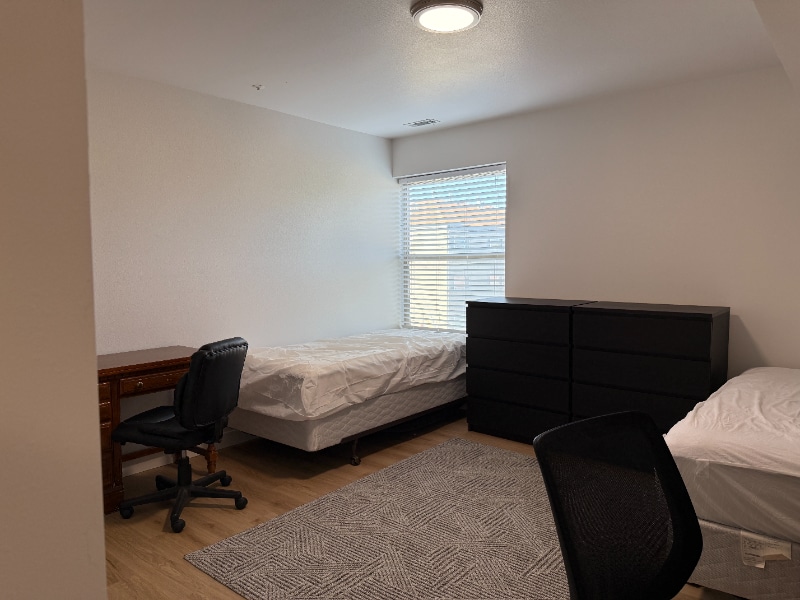 Building Photo - 284 E 600 N