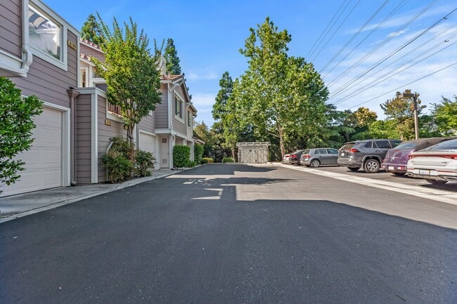 Building Photo - 6125 Lambeck Ln