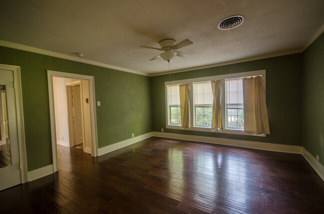 Building Photo - 1303 S Sneed Ave