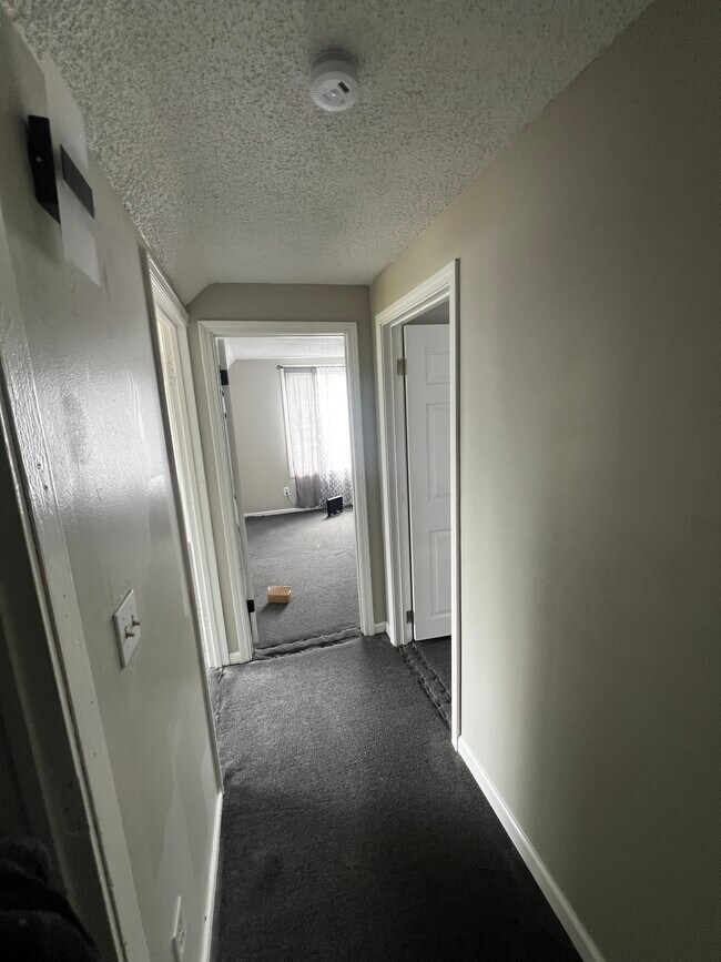 Building Photo - 14016 Pinewood St