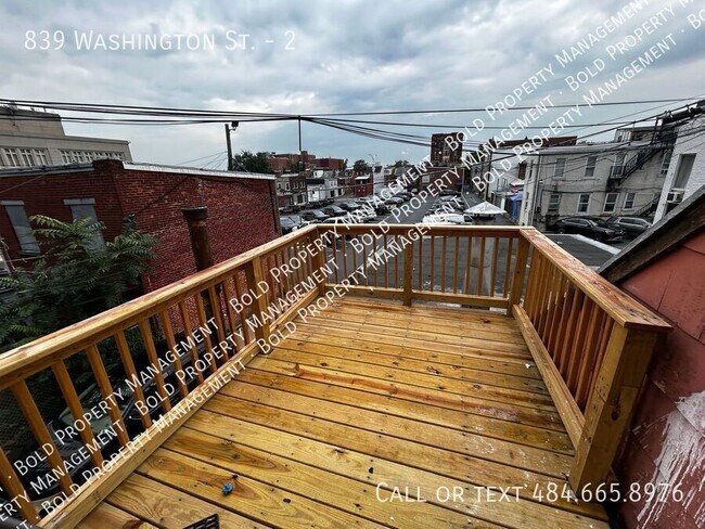 Building Photo - 839 Washington St