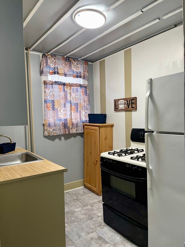 Kitchen - 83 Murray St