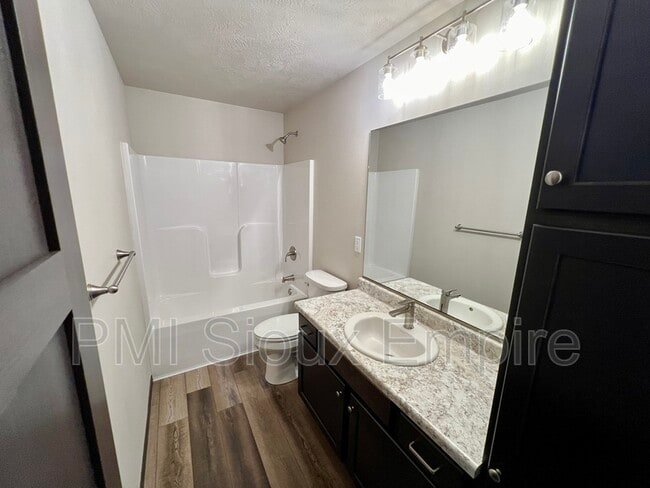 Building Photo - 5927 S Whisper Creek Pl