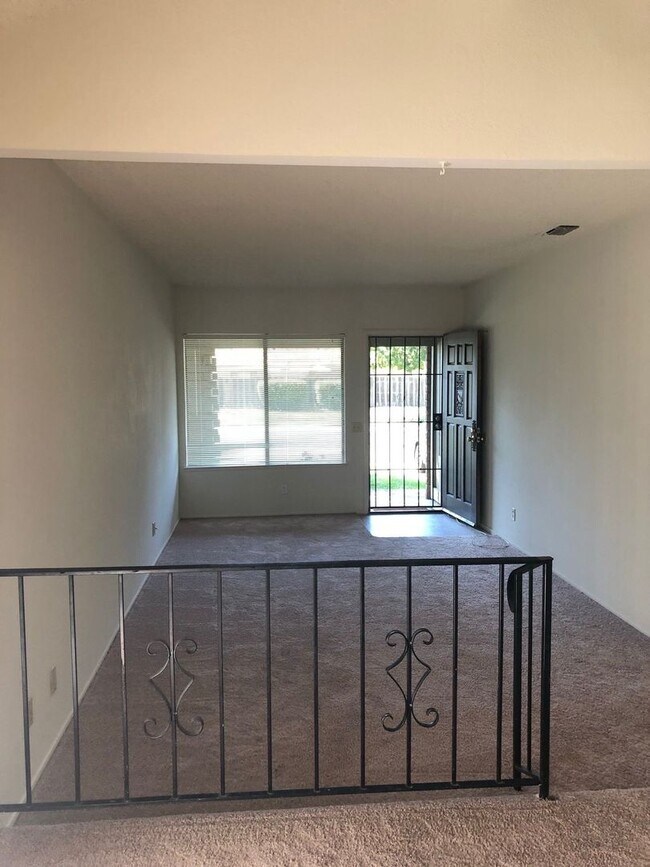 Building Photo - 6048 Margo Dr