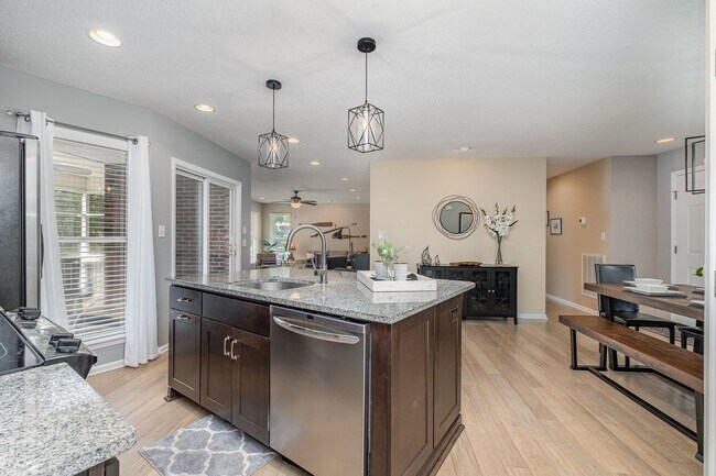 Building Photo - Waterfront– Fully Furnished on Lake Norman...