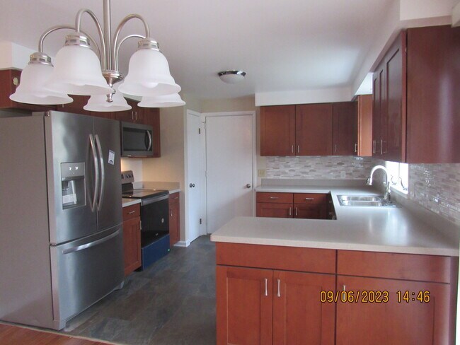 Building Photo - 63 Beacon Hills Dr N