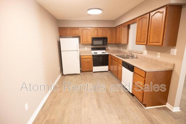Building Photo - 130 Hawthorne Oaks Way