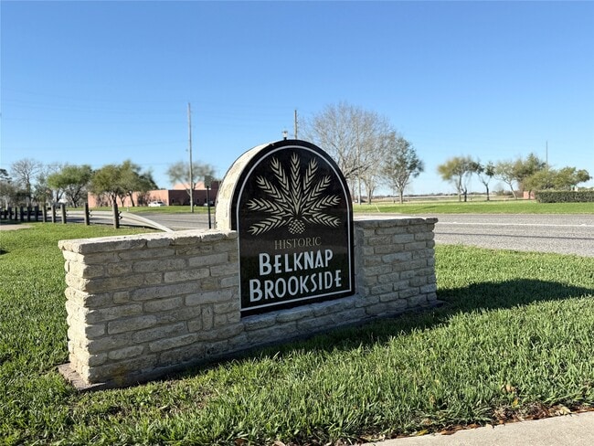 Building Photo - 411 Venice St