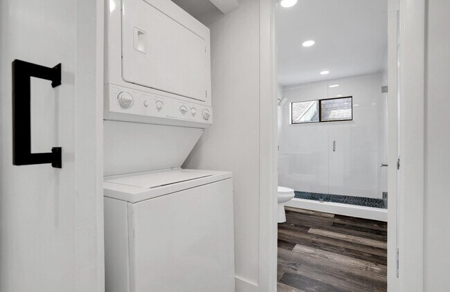 Building Photo - 4143 Palm Bay Cir