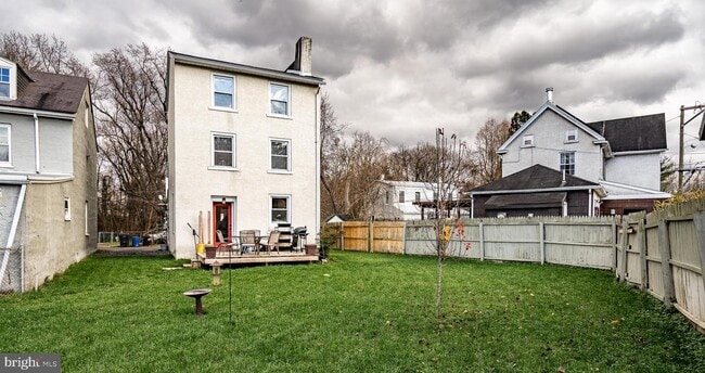 Building Photo - 305 Hollow Rd