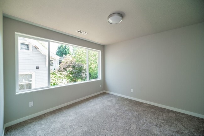 Building Photo - 4054 SE Holgate Blvd
