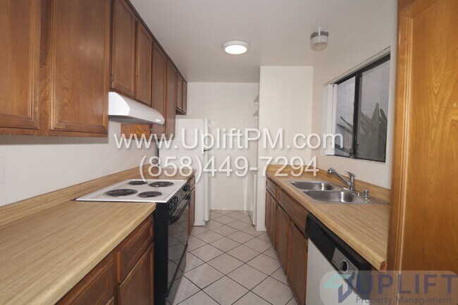 Building Photo - Charming 1 Bed / 1 Bath Condo in Gated Community in a Prime Central Location