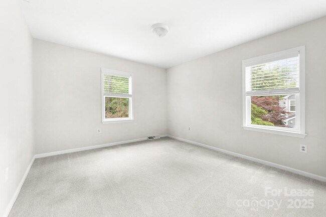 Building Photo - 616 Silversmith Ln