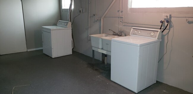 Building Photo - 2119 Waterbury Rd