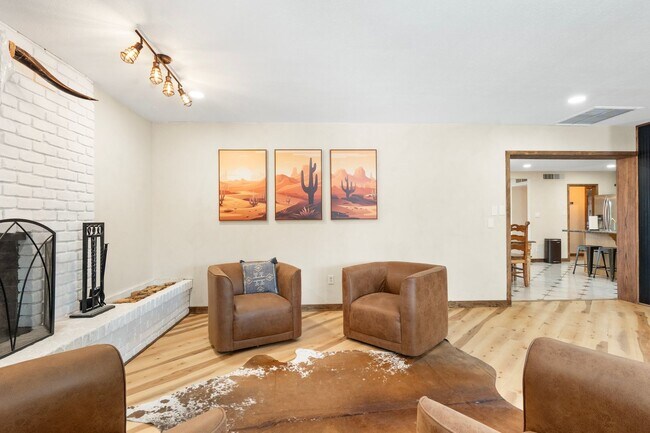 Building Photo - 9 E Del Rio Dr