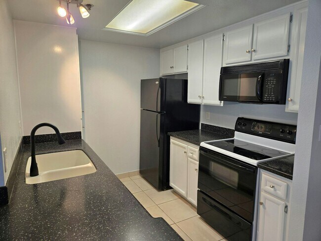 Primary Photo - 1514 Seventh Avenue, Unit 205